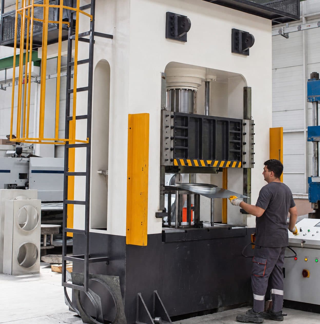 Hydraulic press work on the factory floor